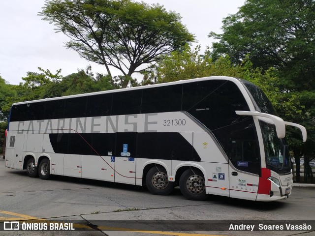 Auto Viação Catarinense 321300 na cidade de São Paulo, São Paulo, Brasil, por Andrey  Soares Vassão. Número da foto: #10366211.