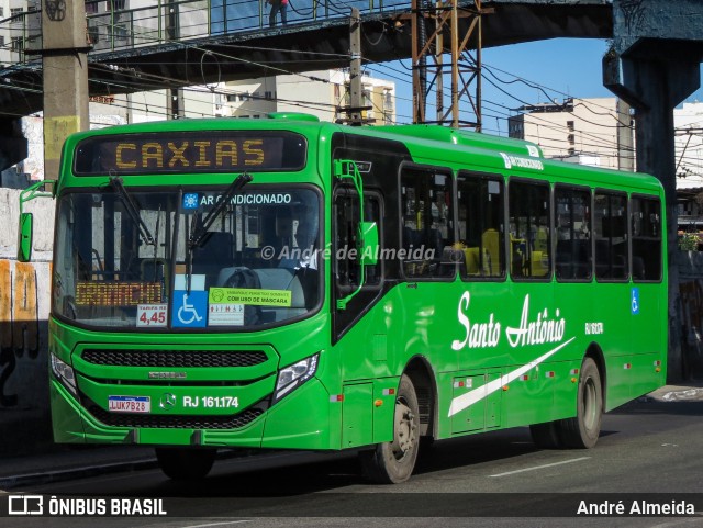 Transportes Santo Antônio RJ 161.174 na cidade de Duque de Caxias, Rio de Janeiro, Brasil, por André Almeida. ID da foto: 10365797.