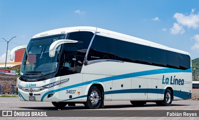 La Línea 34037 na cidade de Morelia, Michoacán, México, por Fabián Reyes. Número da foto: #10369583.