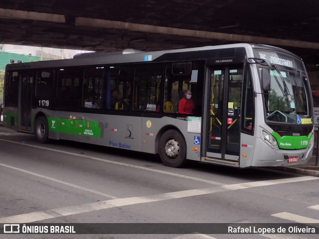 Viação Santa Brígida 1 1719 na cidade de São Paulo, São Paulo, Brasil, por Rafael Lopes de Oliveira. ID da foto: 10372377.