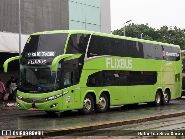 FlixBus Transporte e Tecnologia do Brasil 421905 na cidade de Rio de Janeiro, Rio de Janeiro, Brasil, por Rafael da Silva Xarão. ID da foto: 10374032.