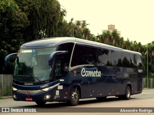 Viação Cometa 719577 na cidade de Curitiba, Paraná, Brasil, por Alexandre Rodrigo. ID da foto: 10371979.