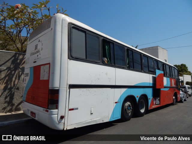 Ônibus Particulares 2300 na cidade de Curvelo, Minas Gerais, Brasil, por Vicente de Paulo Alves. Número da foto: #10373170.