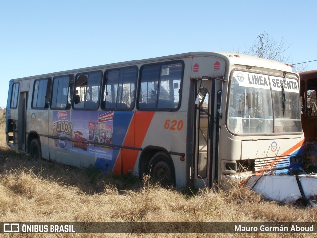 Linea Sesenta 620 na cidade de Escobar, Buenos Aires, Argentina, por Mauro Germán Aboud. Número da foto: #10375083.