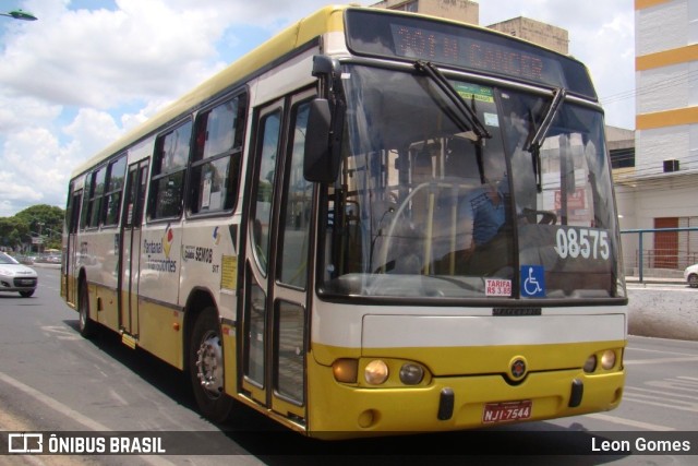 Pantanal Transportes 08 575 na cidade de Cuiabá, Mato Grosso, Brasil, por Leon Gomes. ID da foto: 10377650.