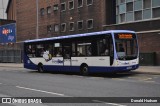 TM Travel 1198 na cidade de Sheffield, South Yorkshire, Inglaterra, por Donald Hudson. Número da foto: #10375267.