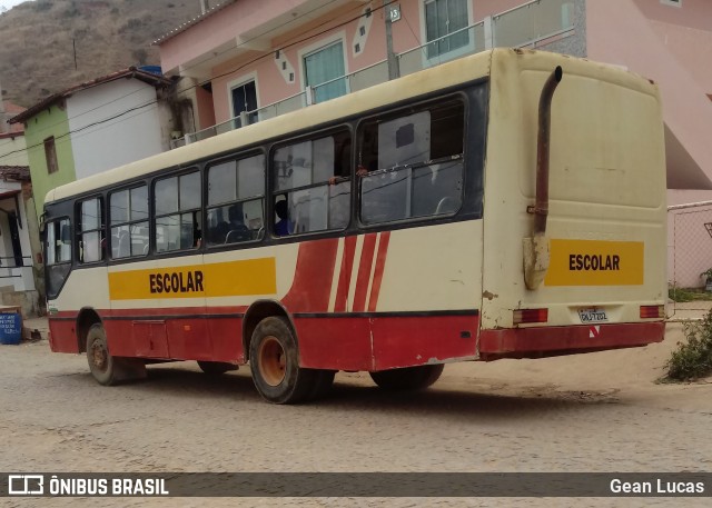 Van Transportes 7202 na cidade de Ataléia, Minas Gerais, Brasil, por Gean Lucas. ID da foto: 10378079.