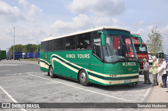 Kings Tours  na cidade de Wetherby, West Yorkshire, Inglaterra, por Donald Hudson. Número da foto: #10338223.