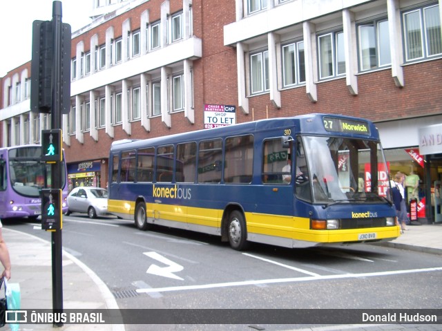 Konectbus 310 na cidade de Norwich, Norfolk, Inglaterra, por Donald Hudson. ID da foto: 10338231.