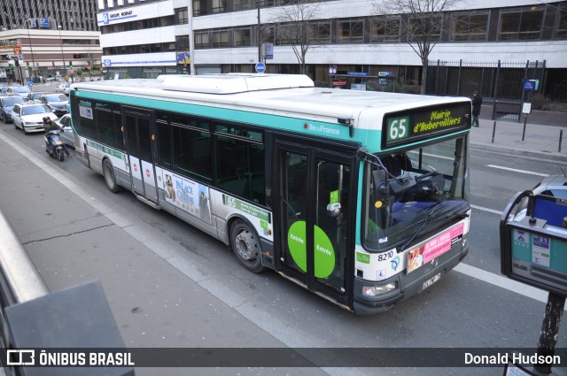 RATP - Régie Autonome des Transports Parisiens 8210 na cidade de Paris, Île-de-France, França, por Donald Hudson. ID da foto: 10398445.