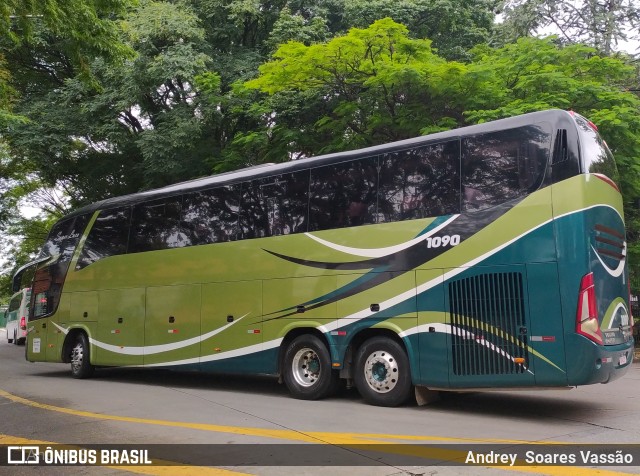 Ônibus Particulares 1090 na cidade de São Paulo, São Paulo, Brasil, por Andrey  Soares Vassão. Número da foto: #10403187.