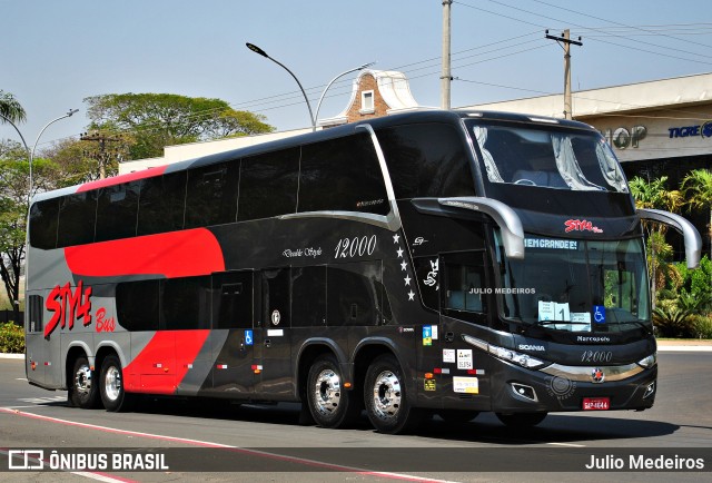 Style Bus 12000 na cidade de Holambra, São Paulo, Brasil, por Julio Medeiros. ID da foto: 10402369.