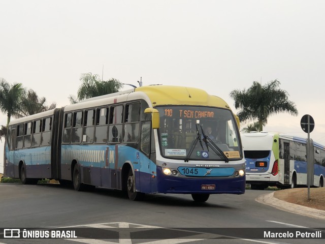 Metrobus 1045 na cidade de Senador Canedo, Goiás, Brasil, por Marcelo Petrelli. ID da foto: 10405682.