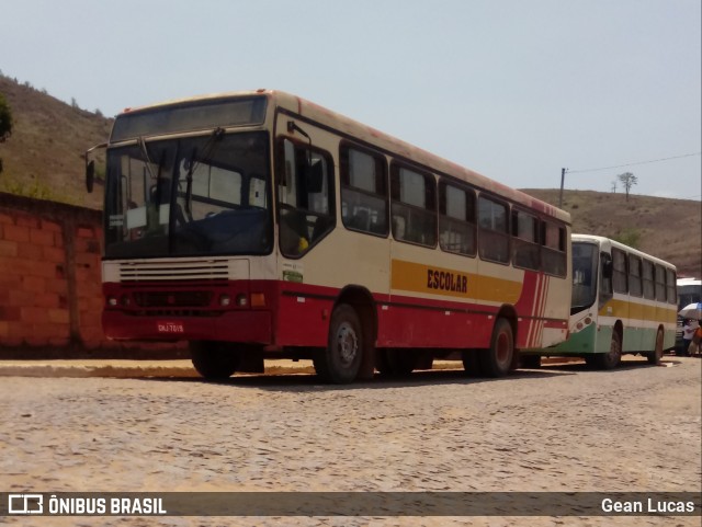 Escolares 7019 na cidade de Ataléia, Minas Gerais, Brasil, por Gean Lucas. Número da foto: #10412112.
