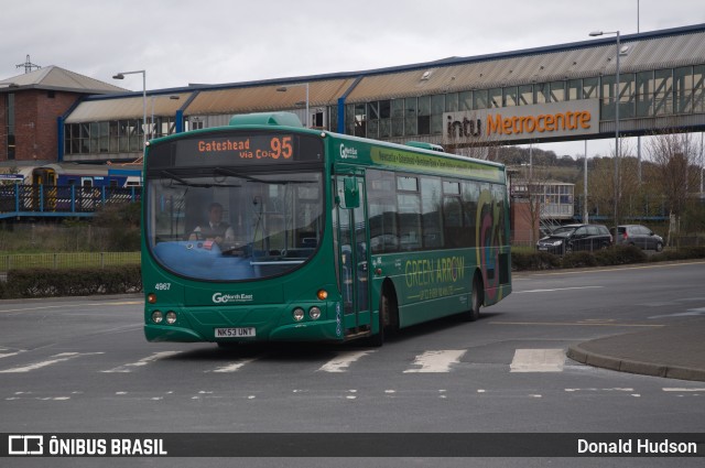 Go North East 4967 na cidade de Gateshead, Tyne and Wear, Inglaterra, por Donald Hudson. ID da foto: 10421847.