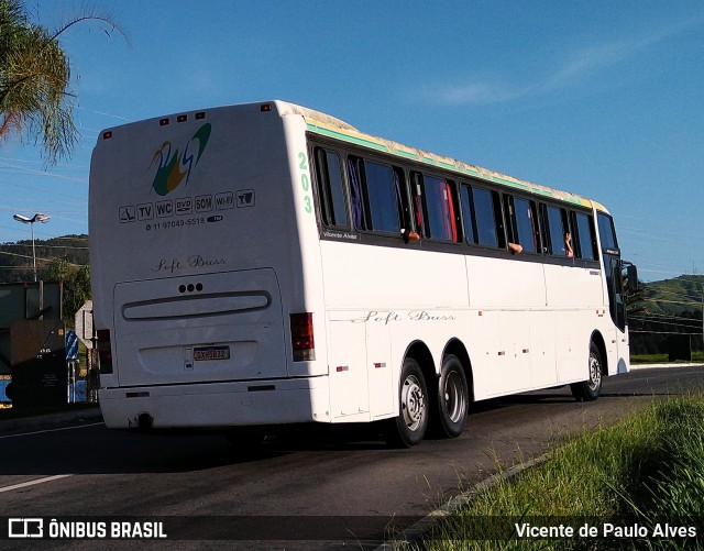 Ônibus Particulares 203 na cidade de Aparecida, São Paulo, Brasil, por Vicente de Paulo Alves. ID da foto: 10421884.