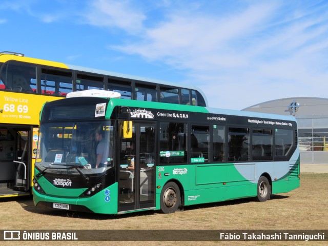 Nottingham City Transport 306 na cidade de Northampton, Northamptonshire, Inglaterra, por Fábio Takahashi Tanniguchi. Número da foto: #10342662.