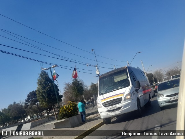 Ônibus Particulares FBVF49 na cidade de Maipú, Santiago, Metropolitana de Santiago, Chile, por Benjamín Tomás Lazo Acuña. ID da foto: 10344340.