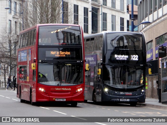 National Express West Midlands 4915 na cidade de Birmingham, West Midlands, Inglaterra, por Fabricio do Nascimento Zulato. Número da foto: #10342579.