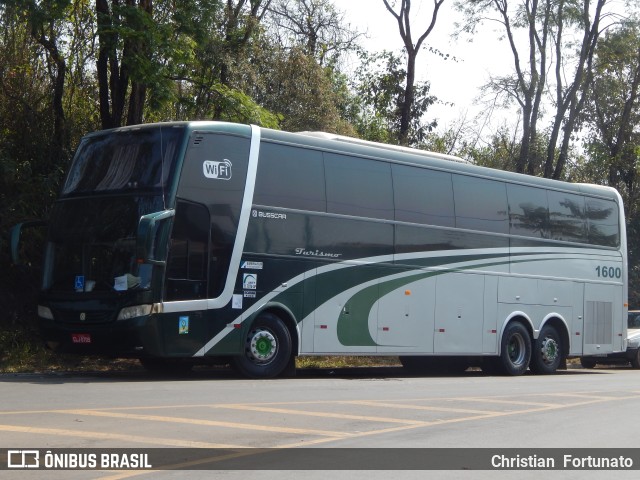 Ônibus Particulares 1600 na cidade de Congonhas, Minas Gerais, Brasil, por Christian  Fortunato. Número da foto: #10433224.