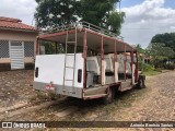 Ônibus Particulares  na cidade de Alcântara, Maranhão, Brasil, por Antonio Benício Santos. ID da foto: :id.