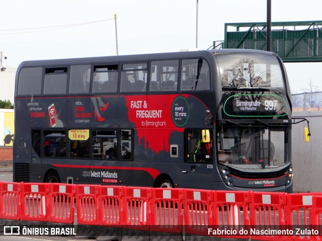 National Express West Midlands 6733 na cidade de Birmingham, West Midlands, Inglaterra, por Fabricio do Nascimento Zulato. Número da foto: #10346771.