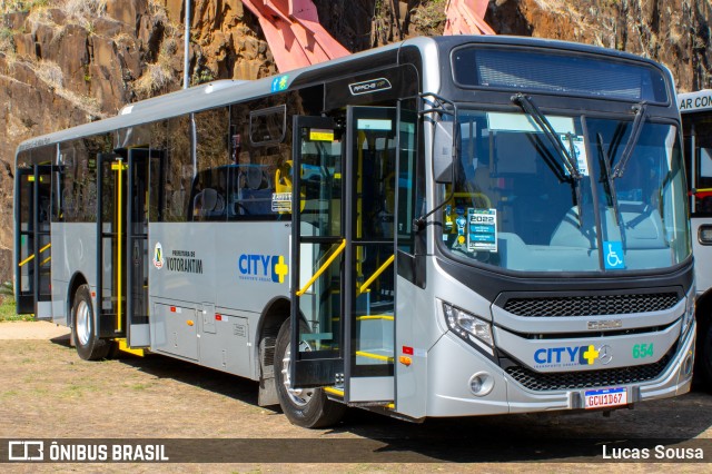 City Transporte Urbano Intermodal - Votorantim 654 na cidade de Campinas, São Paulo, Brasil, por Lucas Sousa. Número da foto: #10344530.