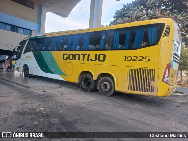 Empresa Gontijo de Transportes 19225 na cidade de Montes Claros, Minas Gerais, Brasil, por Cristiano Martins. ID da foto: 10347388.