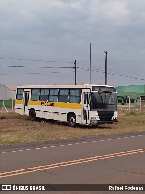 Ônibus Particulares 001 na cidade de Iepê, São Paulo, Brasil, por Rafael Rodenas. Número da foto: #10352713.