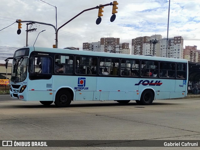 SOUL - Sociedade de Ônibus União Ltda. 7040 na cidade de Porto Alegre, Rio Grande do Sul, Brasil, por Gabriel Cafruni. Número da foto: #10361580.