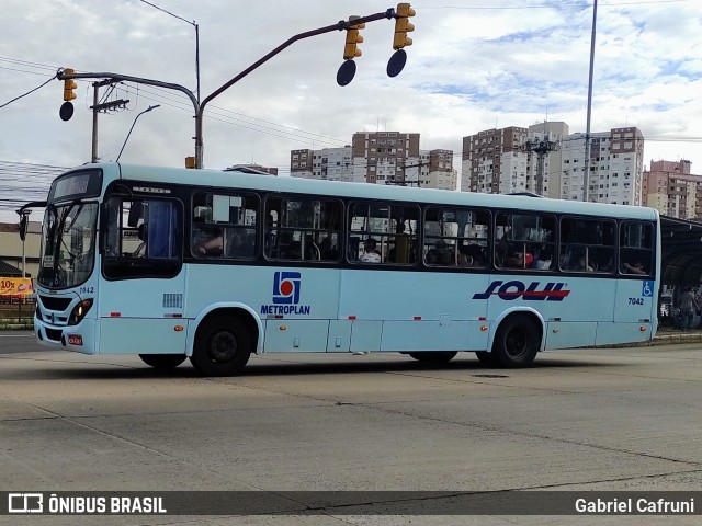 SOUL - Sociedade de Ônibus União Ltda. 7040 na cidade de Porto Alegre, Rio Grande do Sul, Brasil, por Gabriel Cafruni. ID da foto: 10361580.