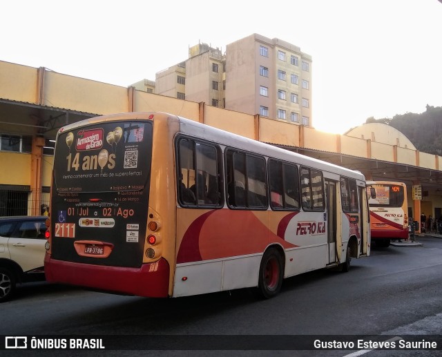 Petro Ita Transportes Coletivos de Passageiros 2111 na cidade de Petrópolis, Rio de Janeiro, Brasil, por Gustavo Esteves Saurine. Número da foto: #10361569.