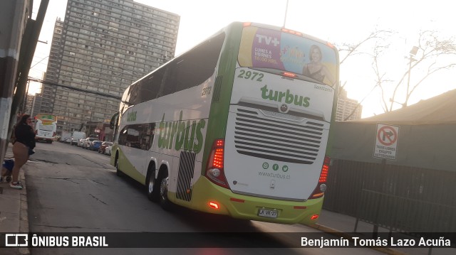 TurBus 2972 na cidade de Estación Central, Santiago, Metropolitana de Santiago, Chile, por Benjamín Tomás Lazo Acuña. Número da foto: #10361666.