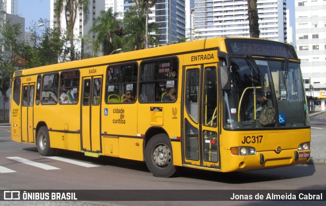 Expresso Azul JC317 na cidade de Curitiba, Paraná, Brasil, por Jonas de Almeida Cabral. Número da foto: #10363774.